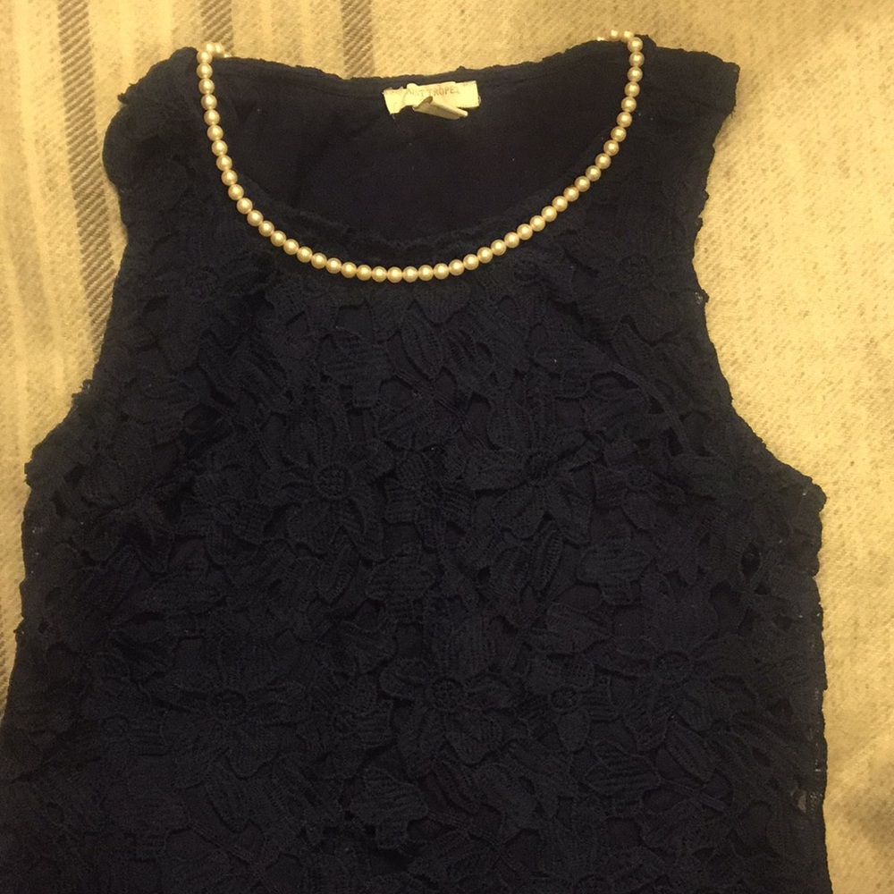 Navy appliqué sleeveless cotton shirt